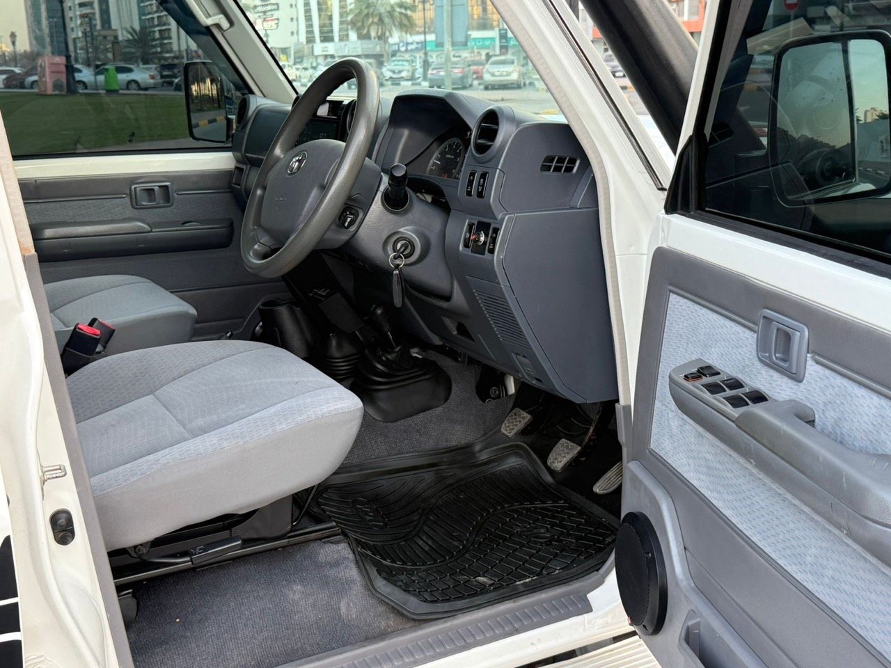 Toyota Land Cruiser 79 GXL 2021 HardTop - Photo 6